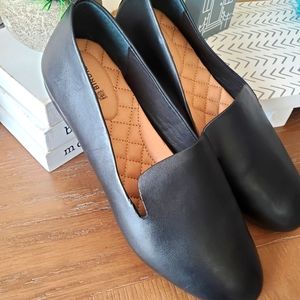 EUC Starling Black Leather Birdies size 8